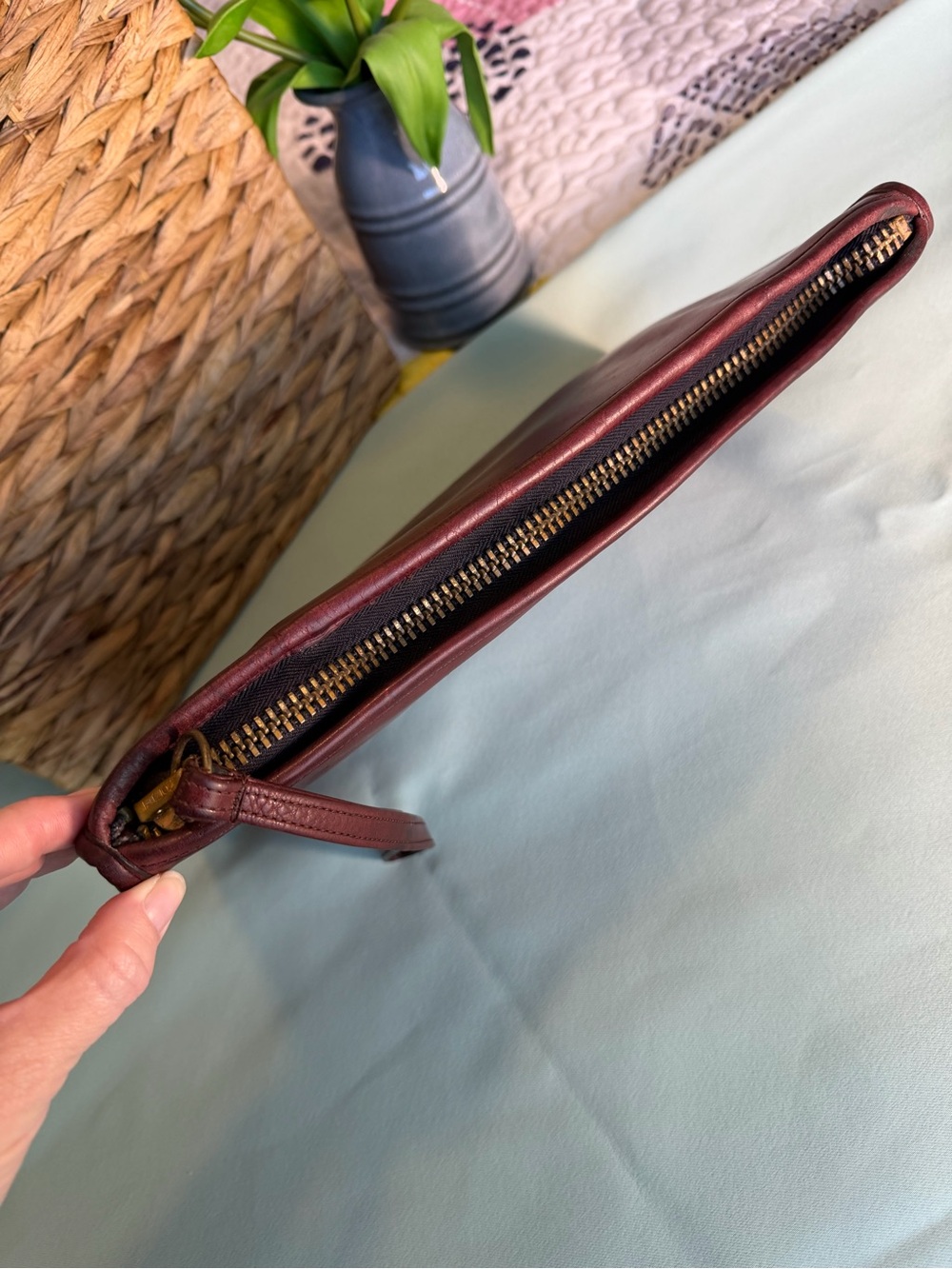 Vintage 70s COACH NYC Large Slim Clutch Portfolio, Burgandy 9555 w/Wrist Strap - Picture 5 of 15